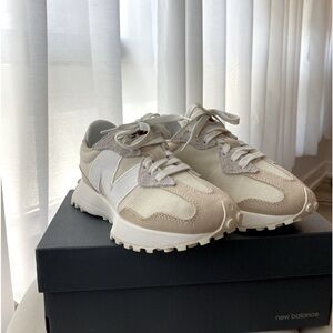 Beige New Balance 327 Sneakers